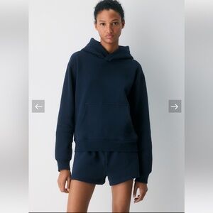 Aritzia cozy perfect fit hoodie in navy blue